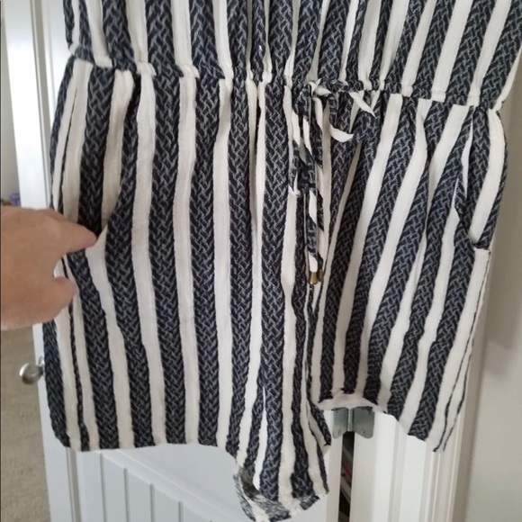Adorable striped romper with side pockets!!! - Picture 5 of 6